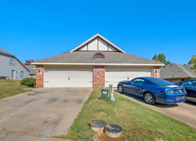 Property at 207 S Woodsprings Dr Unit 207, Fayetteville, AR, 72701, 3 beds, 2 baths, [object Object]