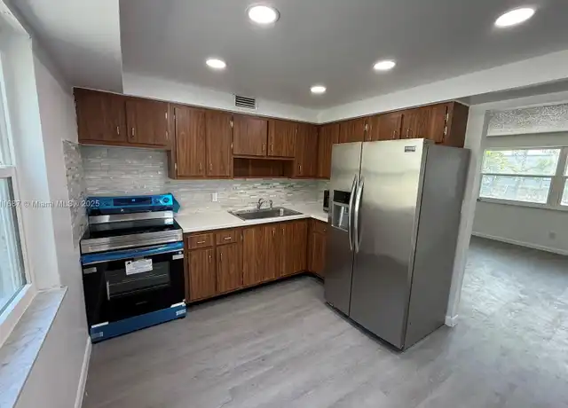 Property at 23 SE 12th St Unit 103, Dania Beach, FL, 33004, 2 beds, 1 bath, [object Object]