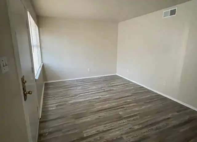 Property at 613 W Calle Sur St, Hobbs, NM, 88240, 2 beds, 1 bath, [object Object]