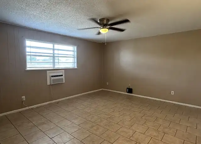 Property at 124 Temple Ave Unit 2, Lubbock, TX, 79415, 1 bed, 1 bath, [object Object]
