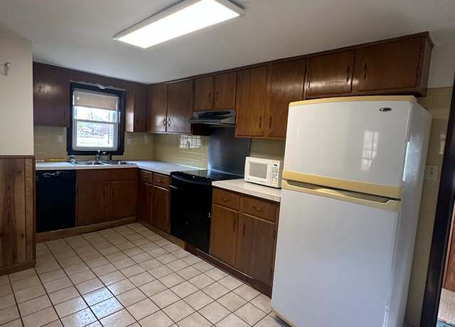 Photo of 192 Dominion Rd, Worcester, MA 01605