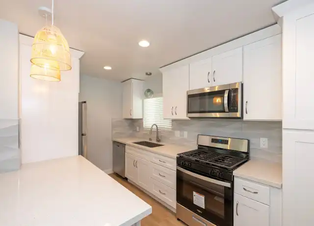 Property at 418 N Broadway Unit 3, Redondo Beach, CA, 90277, 1 bed, 1 bath, [object Object]