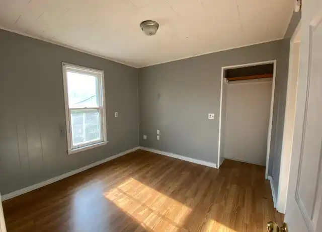 Property at 931 W Lovell St Unit 2, Kalamazoo, MI, 49007, 4 beds, 2 baths, [object Object]
