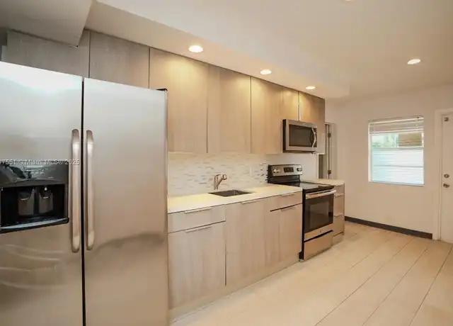 Property at 901 Euclid Ave #11, Miami Beach, FL, 33139, 1 bed, 2 baths, [object Object]
