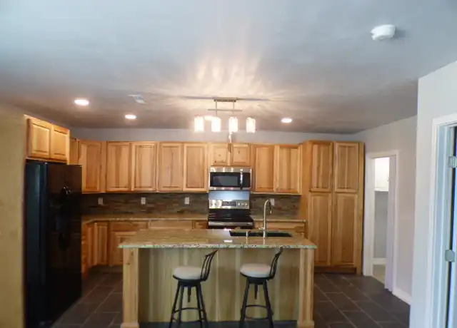 Property at 1913 S 15th St, Rogers, AR, 72758, 1 bed, 1 bath, [object Object]