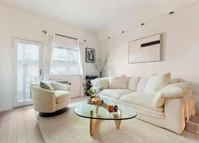 Property at 211 Thompson St, New York, NY, 10012, 2 beds, 1 bath, [object Object]
