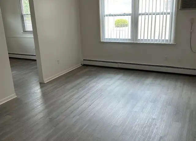 Property at 102 Lemans Dr Apt 3, Youngstown, OH, 44512, 2 beds, 1 bath, [object Object]