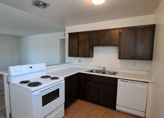 Property at 2665 N Wishon Ave Unit 201, Fresno, CA, 93704, 2 beds, 1 bath, [object Object]