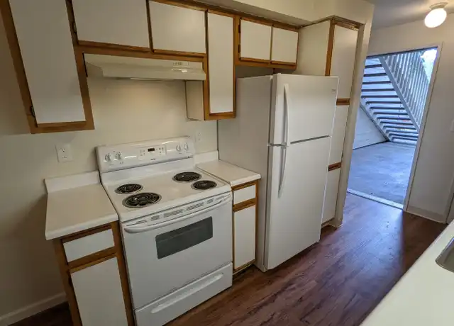 Property at 4004 SW Beaverton Hillsdale Hwy Unit 4042, Portland, OR, 97221, 2 beds, 2 baths, [object Object]