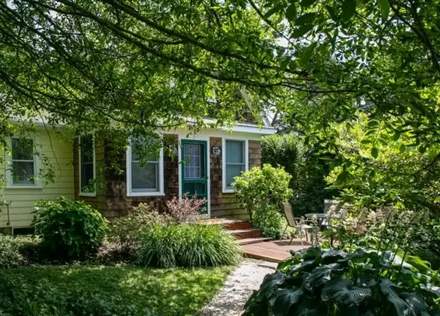 Property at 25 Warren Ave, Middletown, RI, 02842, 2 beds, 1 bath, [object Object]