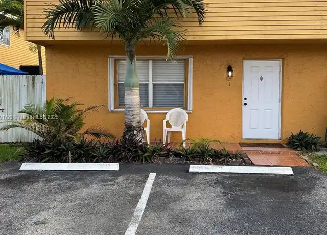 Property at 31 NE 12th Ave #31, Homestead, FL, 33030, 3 beds, 1.5 baths, [object Object]