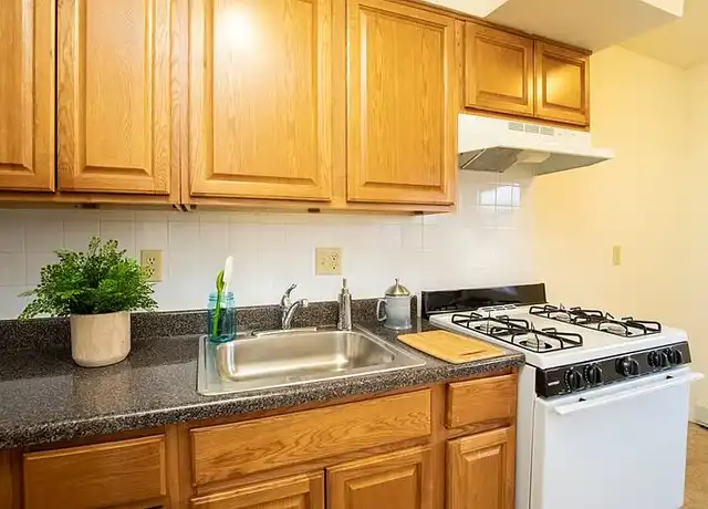 Property at Cambridge Manor - 539 N Broad St, Elizabeth, NJ, 07208, 0-2 beds, 1 bath, [object Object]