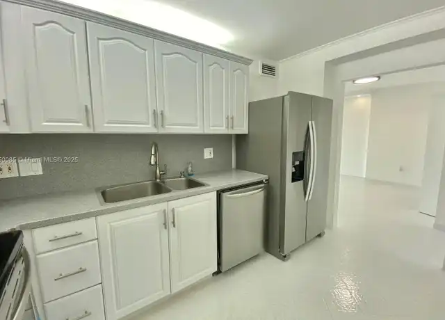 Property at 400 Kings Point Dr #929, Sunny Isles Beach, FL, 33160, 1 bed, 1 bath, [object Object]