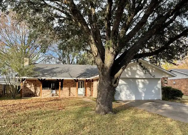 Property at 429 Martin St, Bonham, TX, 75418, 3 beds, 2 baths, [object Object]