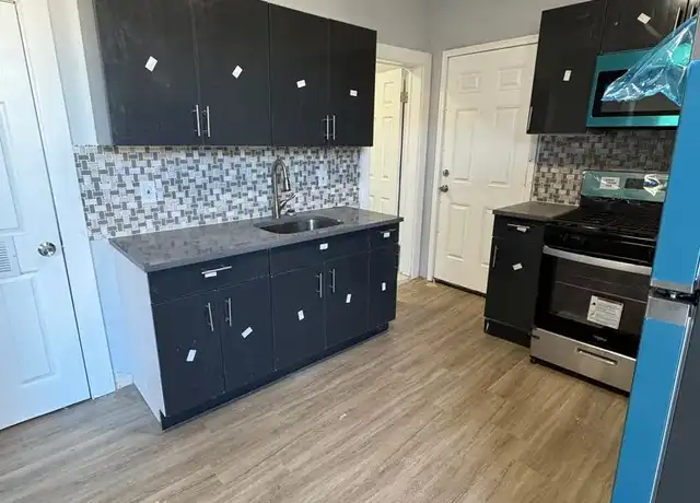 Property at 453 E Main St Unit 2R, Bridgeport, CT, 06608, 3 beds, 1 bath, [object Object]