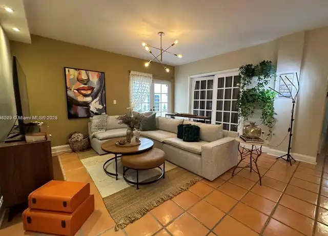 Property at 323 Navarre Ave #103, Coral Gables, FL, 33134, 2 beds, 2 baths, [object Object]