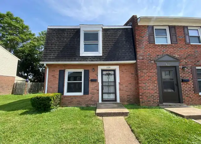 Property at 128 Hickok Cir, Fredericksburg, VA, 22401, 2 beds, 1.5 baths, [object Object]