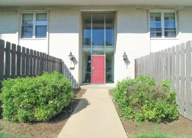 Property at 10407 Briarbend Dr #3, Saint Louis, MO, 63146, 2 beds, 1 bath, [object Object]
