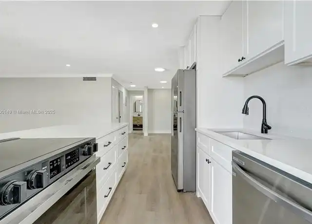 Property at 5450 Hollywood Blvd, Hollywood, FL, 33021, 1 bed, 1 bath, [object Object]