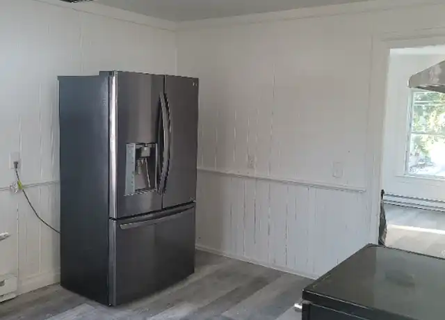 Property at 129 Willow St Unit 2, Meriden, CT, 06450, 4 beds, 1 bath, [object Object]