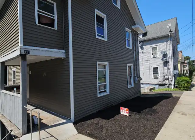 Property at 129 Willow St Unit 2, Meriden, CT, 06450, 4 beds, 1 bath, [object Object]