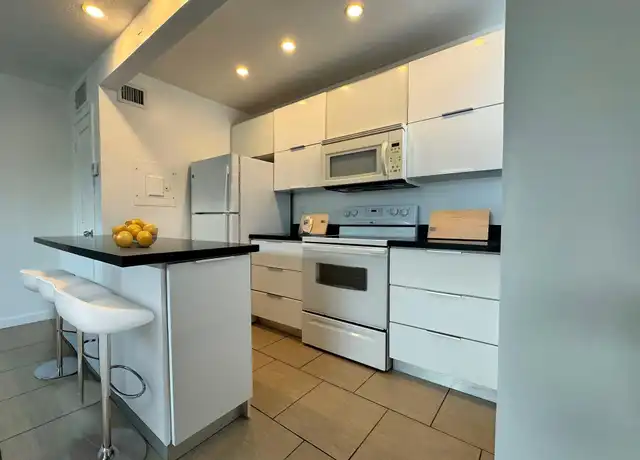 Property at 2830 NE 30th Pl Unit 5, Fort Lauderdale, FL, 33306, 1 bed, 1 bath, [object Object]