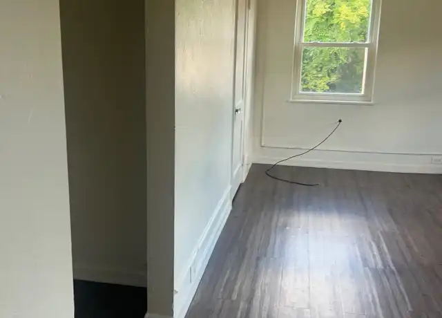 Property at 975 Debbe Ln Unit 8, Cincinnati, OH, 45229, 1 bed, 1 bath, [object Object]