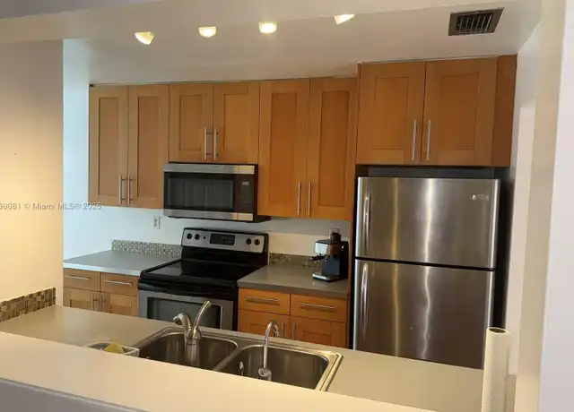 Property at 8247 NW 8th Pl #5, Plantation, FL, 33324, 5 beds, 2.5 baths, [object Object]