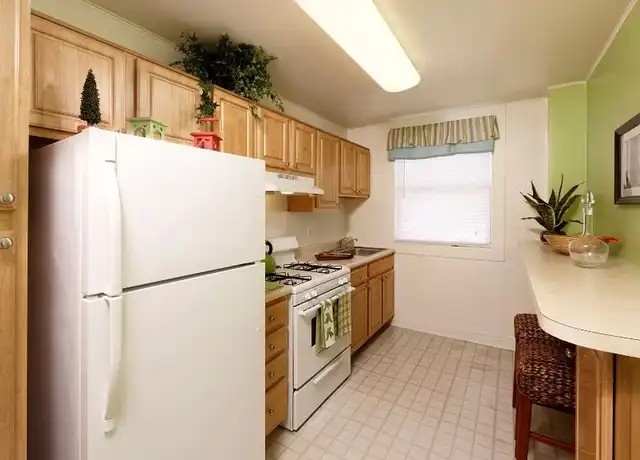 Property at Oaklee Village Apartments - 1001 Arion Park Rd, Baltimore, MD, 21229, 1-2 bed, 1 bath, [object Object]