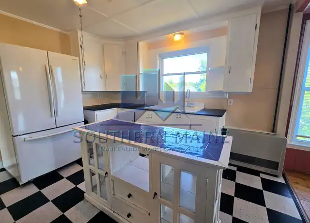 Property at 10 Grove St Unit 4, Auburn, ME, 04210, 3 beds, 1 bath, [object Object]