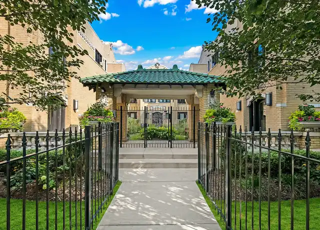Property at Irving Courts by Reside - 718 W Irving Park Rd, Chicago, IL, 60657, 1 bed, 1 bath, [object Object]