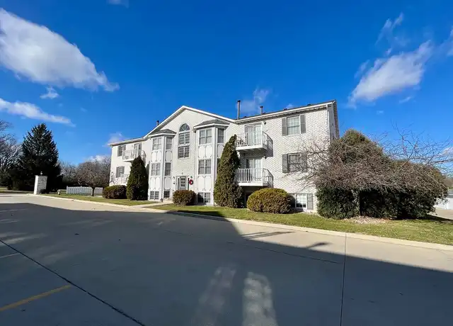 Property at 3 Stortz Dr, Bloomington, IL, 61701, 2 beds, 2 baths, [object Object]