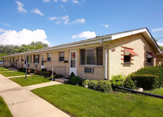 Photo of 338 W Division St, Villa Park, IL 60181