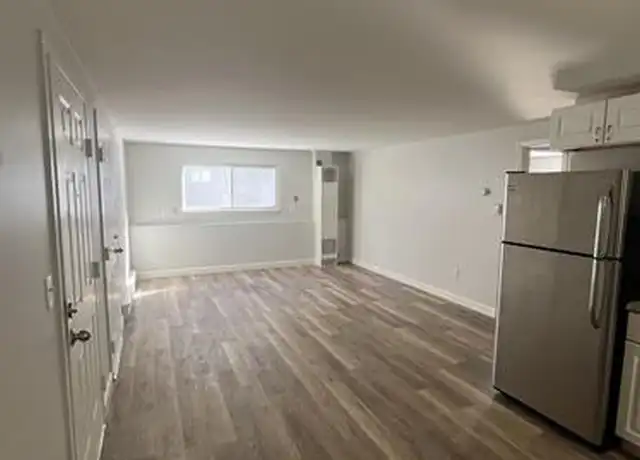 Property at 236 Green St, Manchester, NH, 03103, 2 beds, 1 bath, [object Object]