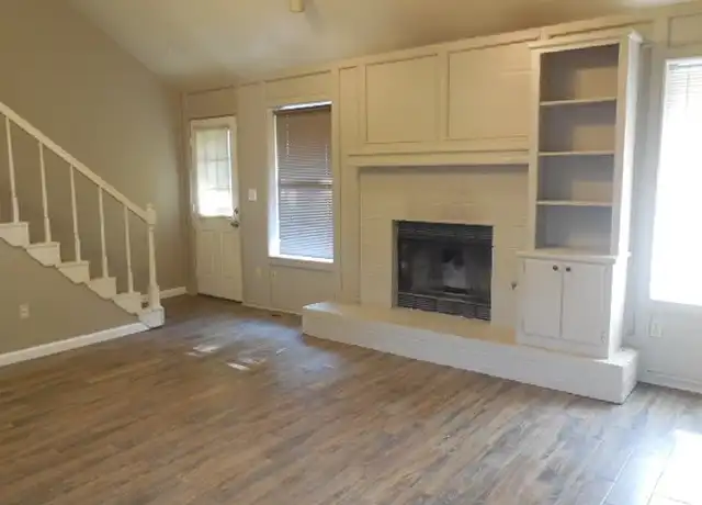 Property at 310 Town Park Rd, Norman, OK, 73072, 2 beds, 2.5 baths, [object Object]