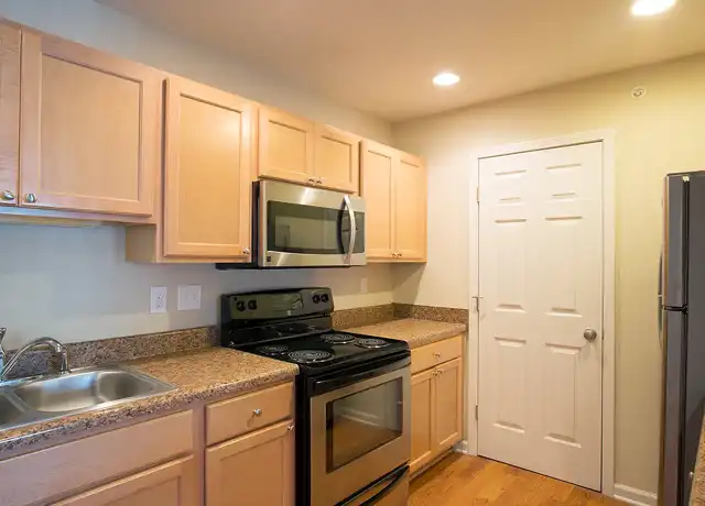 Property at Kendall Square Apartments - 4 Ives St, Delmar, NY, 12054, 1 bed, 1 bath, [object Object]