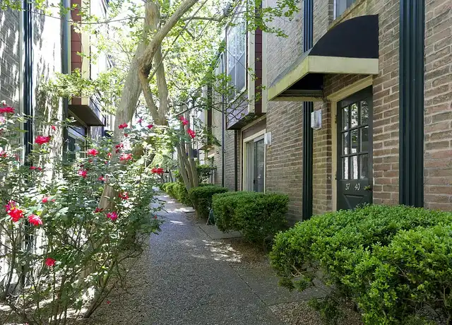 Property at Forest Oaks Apartments - 3600 W T C Jester Blvd, Houston, TX, 77018, 1 bed, 1 bath, [object Object]
