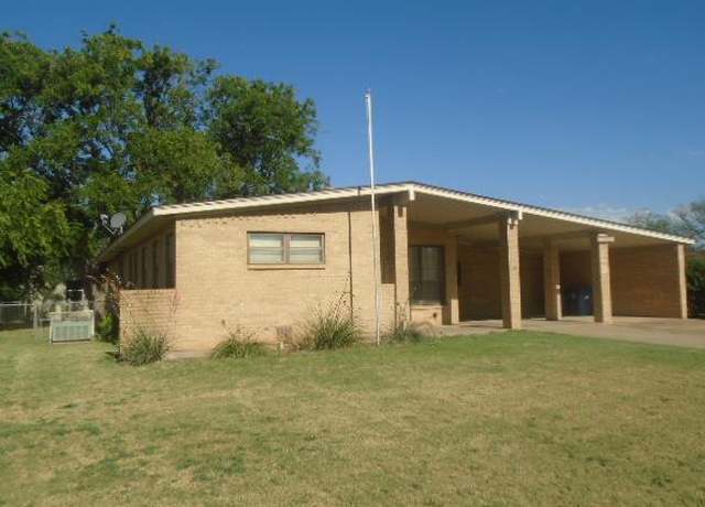 Photo of 211 Laurel Dr, Winters, TX 79567