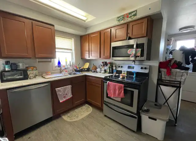 Property at 921 6th St S Unit 921 (Upper), La Crosse, WI, 54601, 2 beds, 1 bath, [object Object]