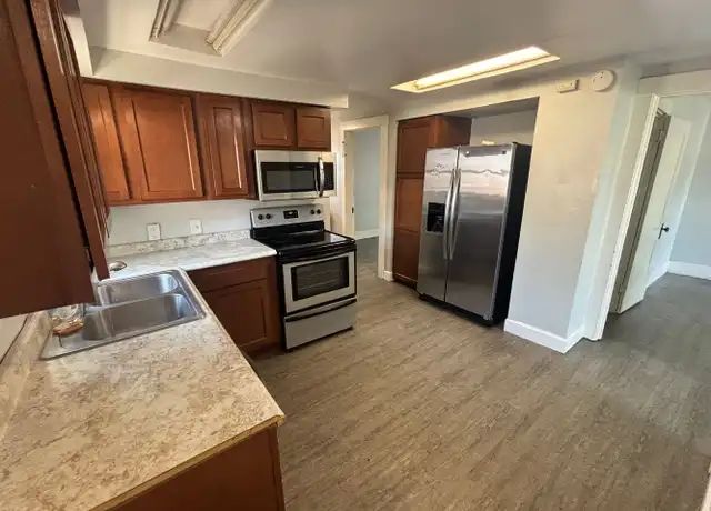 Property at 921 6th St S Unit 921 (Upper), La Crosse, WI, 54601, 2 beds, 1 bath, [object Object]