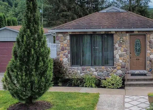 Property at 149 Hillside Ave, Harveys Lake, PA, 18618, 2 beds, 1 bath, [object Object]