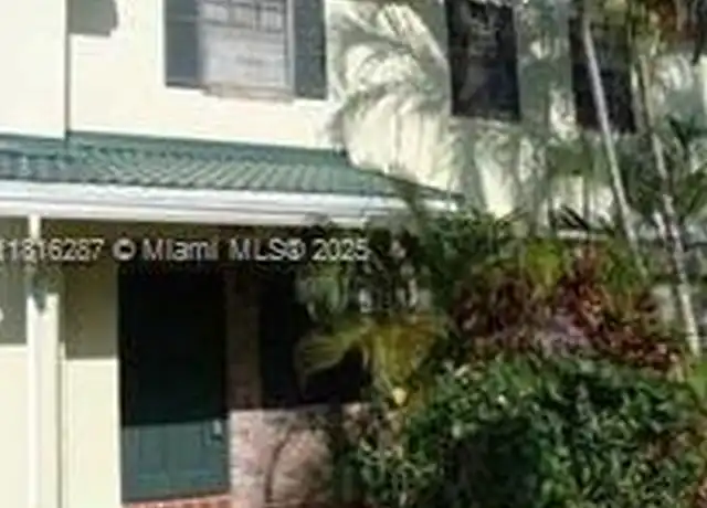 Property at 586 Westree Ln, Plantation, FL, 33324, 2 beds, 2.5 baths, [object Object]
