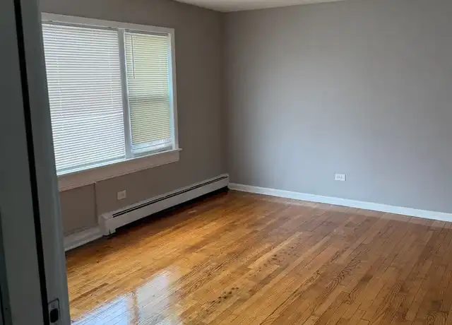 Property at 8956 S Escanaba Ave Unit 8956-3B, Chicago, IL, 60617, 1 bed, 1 bath, [object Object]
