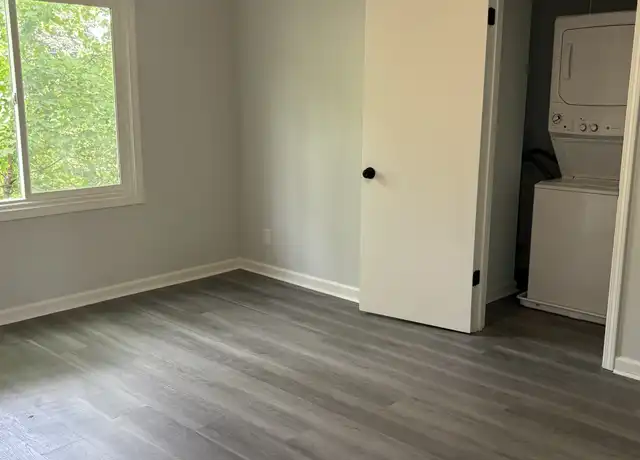 Property at 1315 Oakland Rd NE Unit 4, Cedar Rapids, IA, 52402, 2 beds, 1 bath, [object Object]