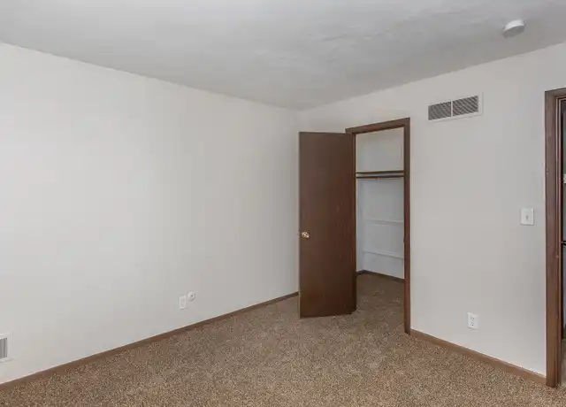 Property at 2419 Jebens Ave Apt 18, Davenport, IA, 52804, 1 bed, 1 bath, [object Object]