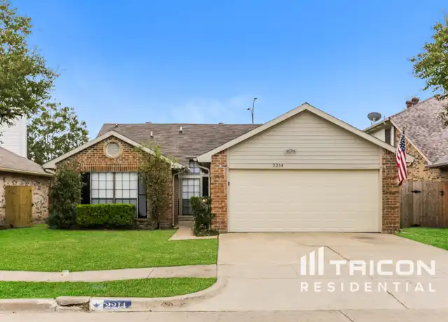 Property at 2214 Gladstone Dr, Arlington, TX, 76018, 3 beds, 2 baths, [object Object]