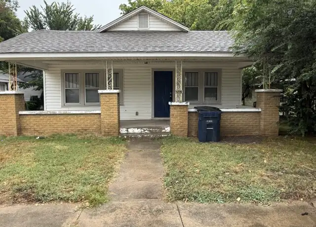 Property at 207 S Center Ave, Shawnee, OK, 74801, 3 beds, 1 bath, [object Object]