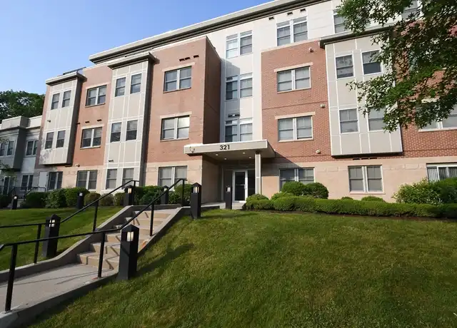 Property at 321 Hammond Pond Pkwy #302, Chestnut Hill, MA, 02467, 2 beds, 2 baths, [object Object]