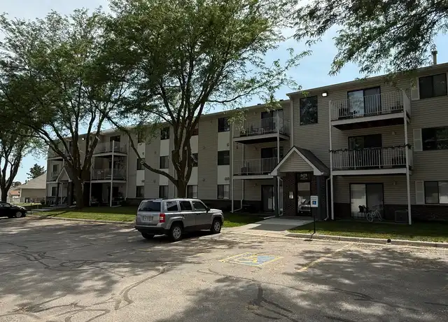 Property at Papio Ridge Apartments - 1427 Grandview Ave, Papillion, NE, 68046, 1-2 bed, 1 bath, [object Object]