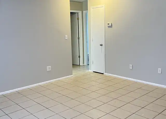Property at 828 NE 8th Ter, Cape Coral, FL, 33909, 2 beds, 1 bath, [object Object]